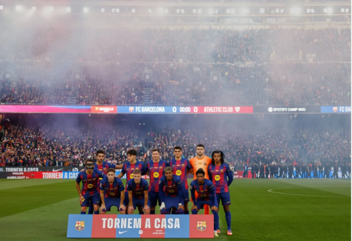 قمة ثقيلة في لندن: انتفاضة تشيلسي تصطدم بالآلة الهجومية لبرشلونة