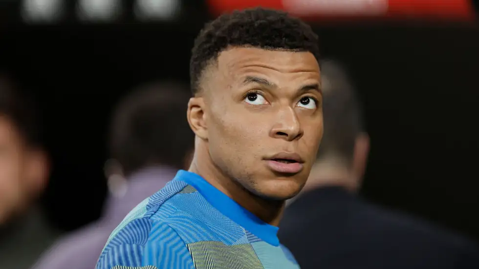 مبابي يتفاعل مع أنباء تعيين زيدان مدربا لفرنسا