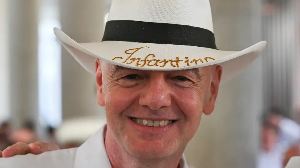 تعليق رسمي ..  إنفانتينو يكشف موقف الفيفا من أحداث المكسيك