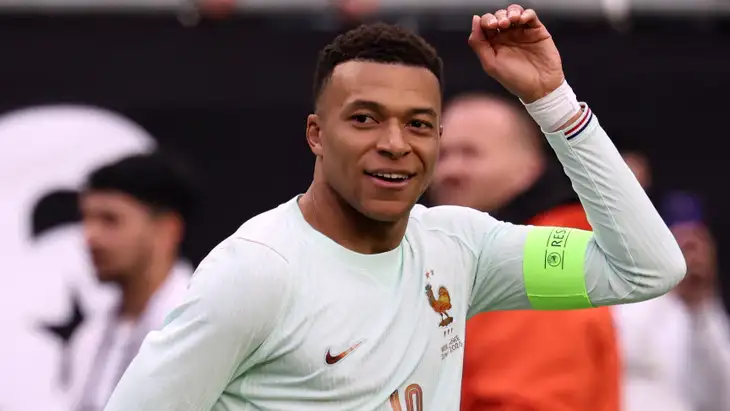 مبابي يتحدى: نحلم بالنجمة الثالثة ..  وهذا الأمر غير واقعي