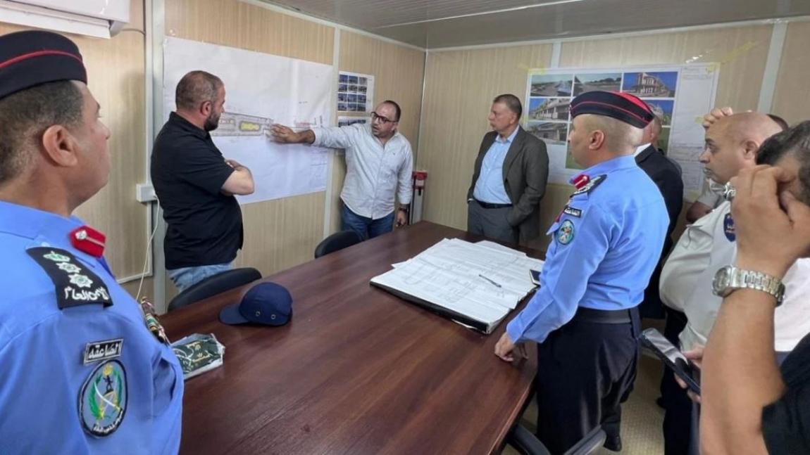 وزير الداخلية يتفقد إجراءات العمل في جسر الملك حسين