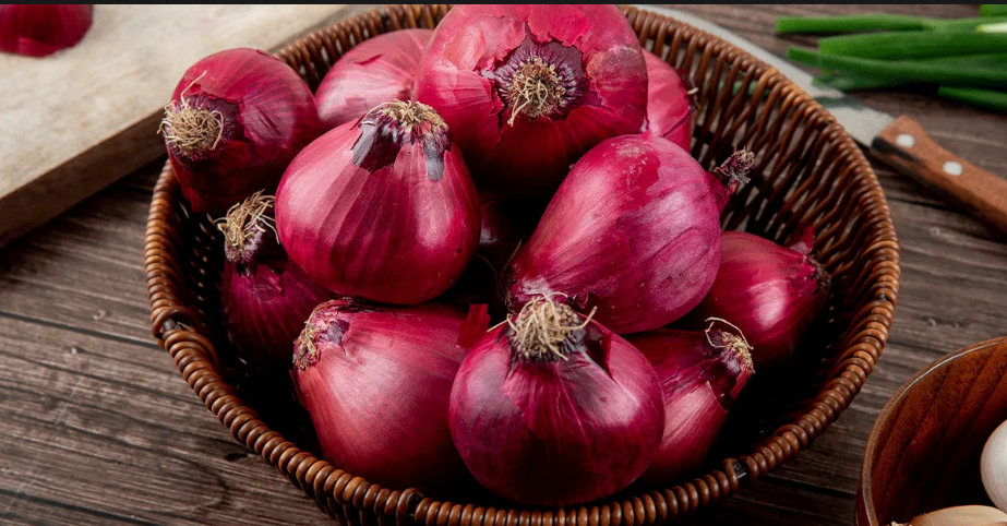 ماذا يحدث لجسمك عندما تأكل البصل كل يوم؟