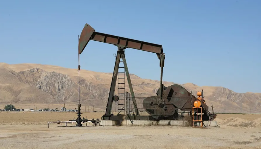 النفط يسجل مكاسب فصلية بنسبة 30% 