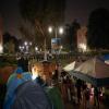 مجموعة كبيرة من الأشخاص تهاجم مخيما مؤيدا للفلسطينيين في جامعة كاليفورنيا