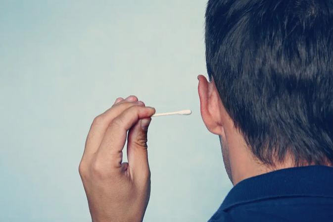 خطأ نقترفه جميعاً ..  احذر أعواد القطن لتنظيف الأذن