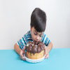 أسباب وتأثير الإفراط في تناول الطعام في مرحلة الطفولة