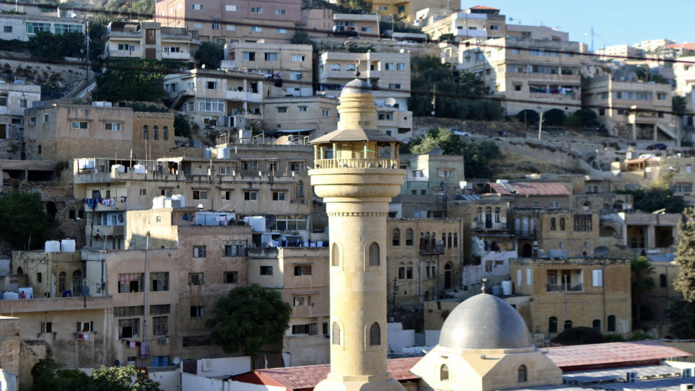 محافظ البلقاء يؤكد ضرورة إزالة التعديات ضمن مناطق المسار السياحي بالسلط