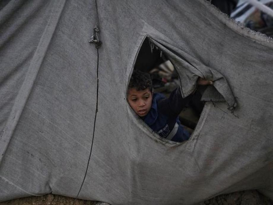 أطفال بلا دروع صحية ..  غياب اللقاحات يعيد أمراضًا منسية إلى غزة  