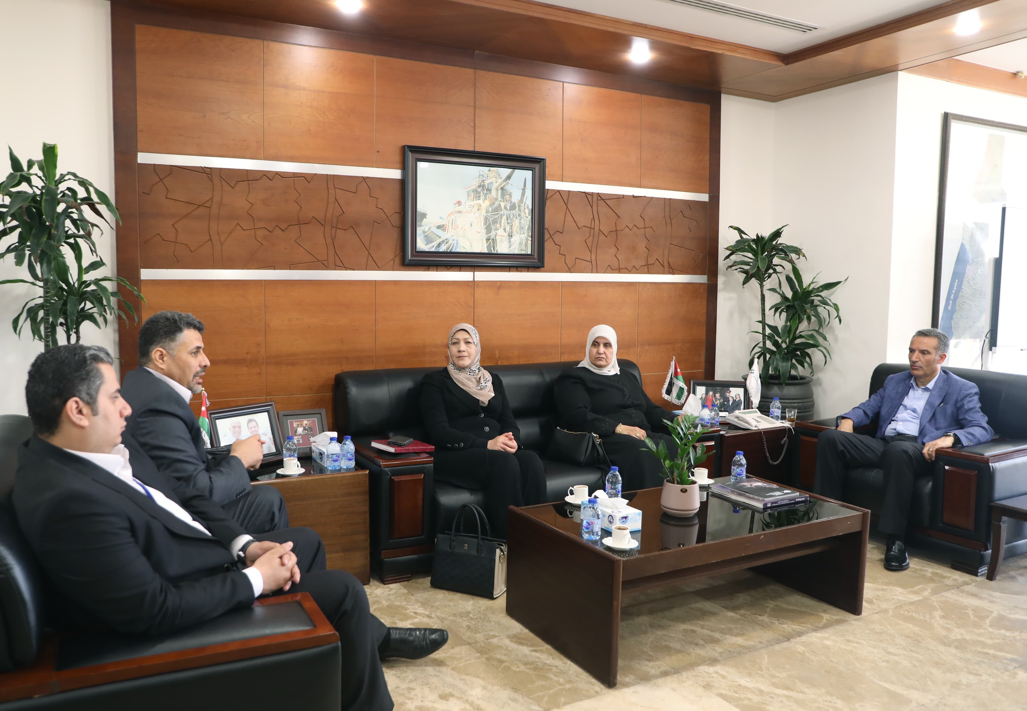 الزهير تؤكد من العقبة: تعزيز الشراكة وتكثيف الجهود لخدمة التجارة ودعم الاقتصاد الوطني