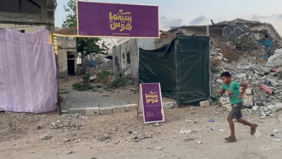 بين ثقوب القذائف وضوء الشاشة ..  حكاية "صفاء" مع سينما ولدت من قلب الدمار 