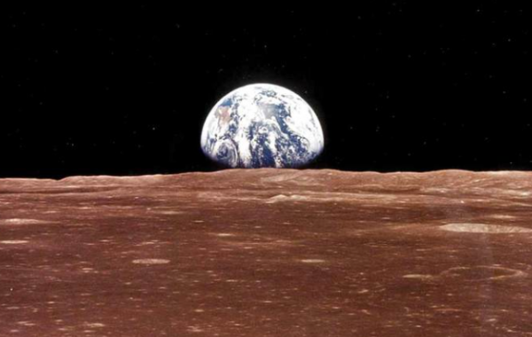 البشر سيعيشون على القمر العقد المقبل