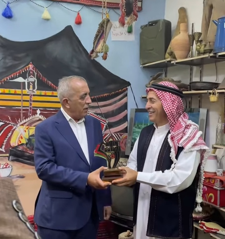 تكريم وزير الثقافة لحارس التراث عواد الحرايزة والمداريس ستور ..  ولقاء الثقافة بالتراث
