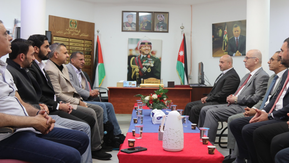 رئيس الوزراء الفلسطيني الأسبق يزور المستشفى الميداني الأردني نابلس/6