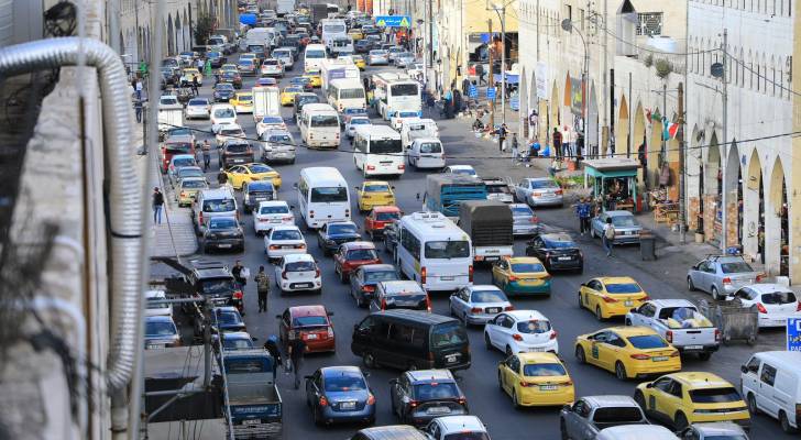 وسط تفاقم الازدحامات المرورية ..  مطالبات بإعادة نظام الفردي والزوجي للمركبات