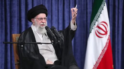 خامنئي عن ترامب: مجاهرته بتدمير منشآتنا النووية أضغاث أحلام
