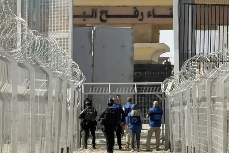 بالأرقام ..  حركة المُسافرين عبر معبر رفح منذ اليوم الأول لفتحه