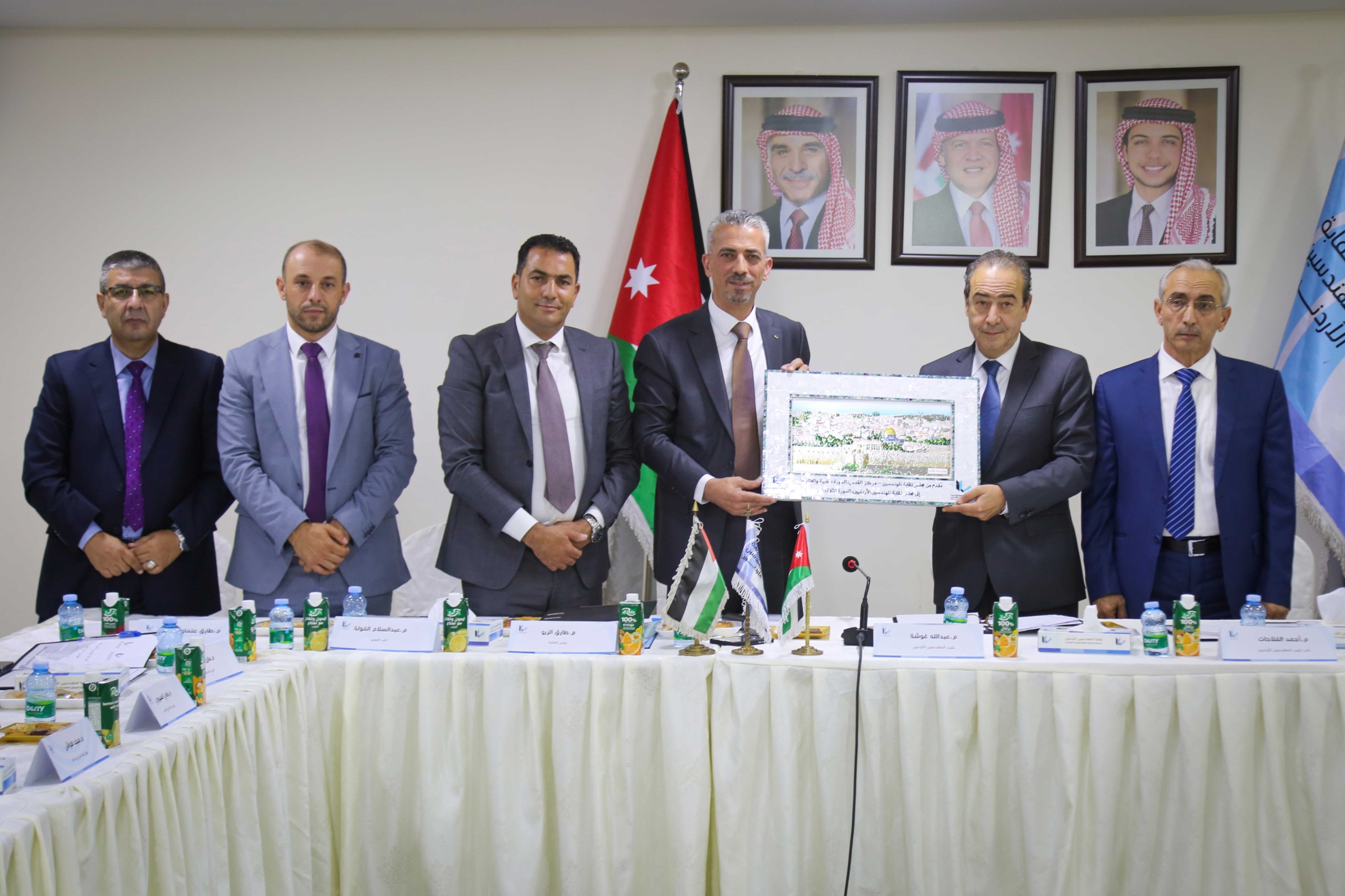 "المهندسين" تبحث مع مركز القدس سبل تعزيز التعاون المهني والمالي 