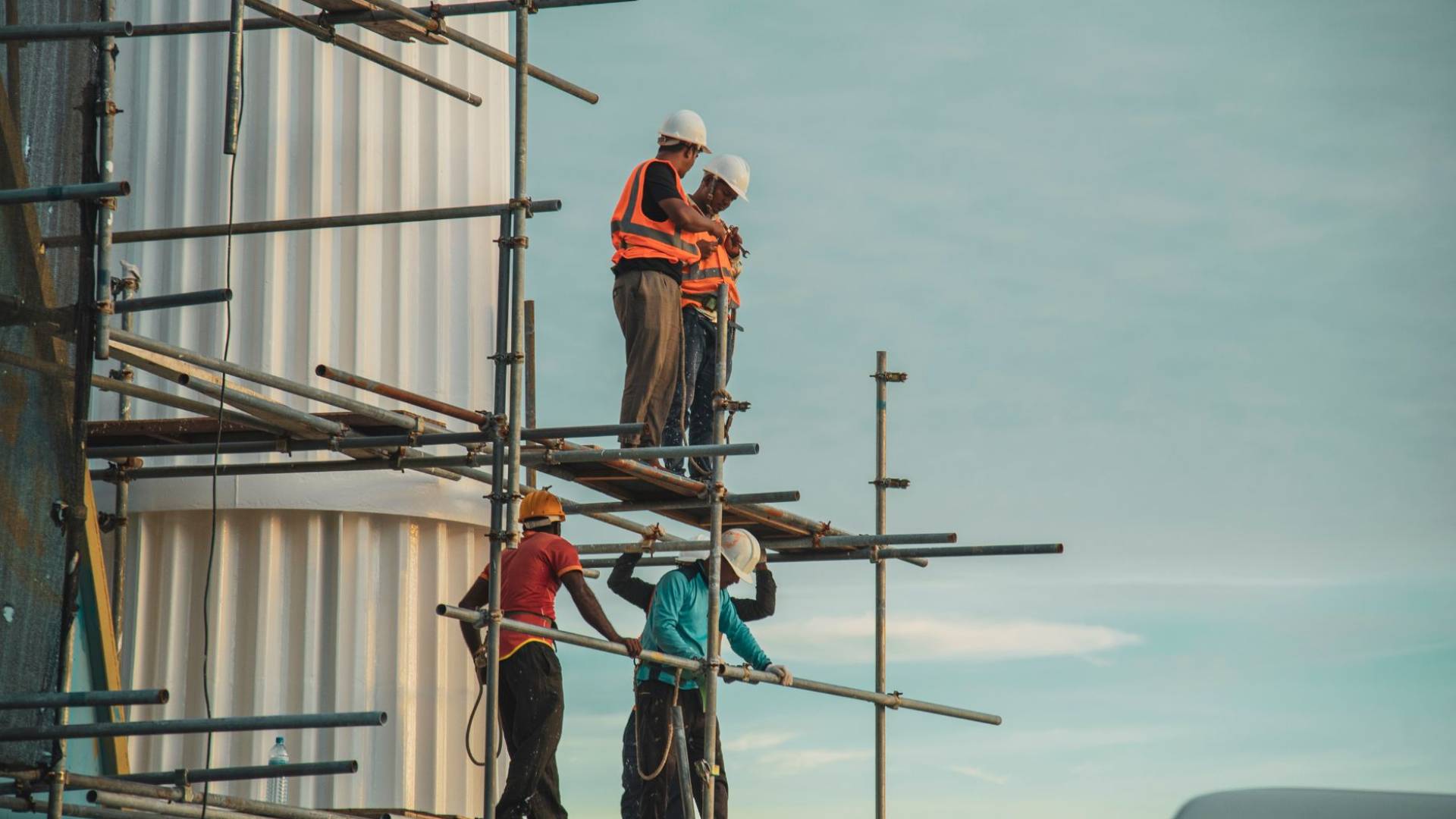 هل يمتلك الوافدون فعلاً مهارات لا يملكها الأردنيون؟