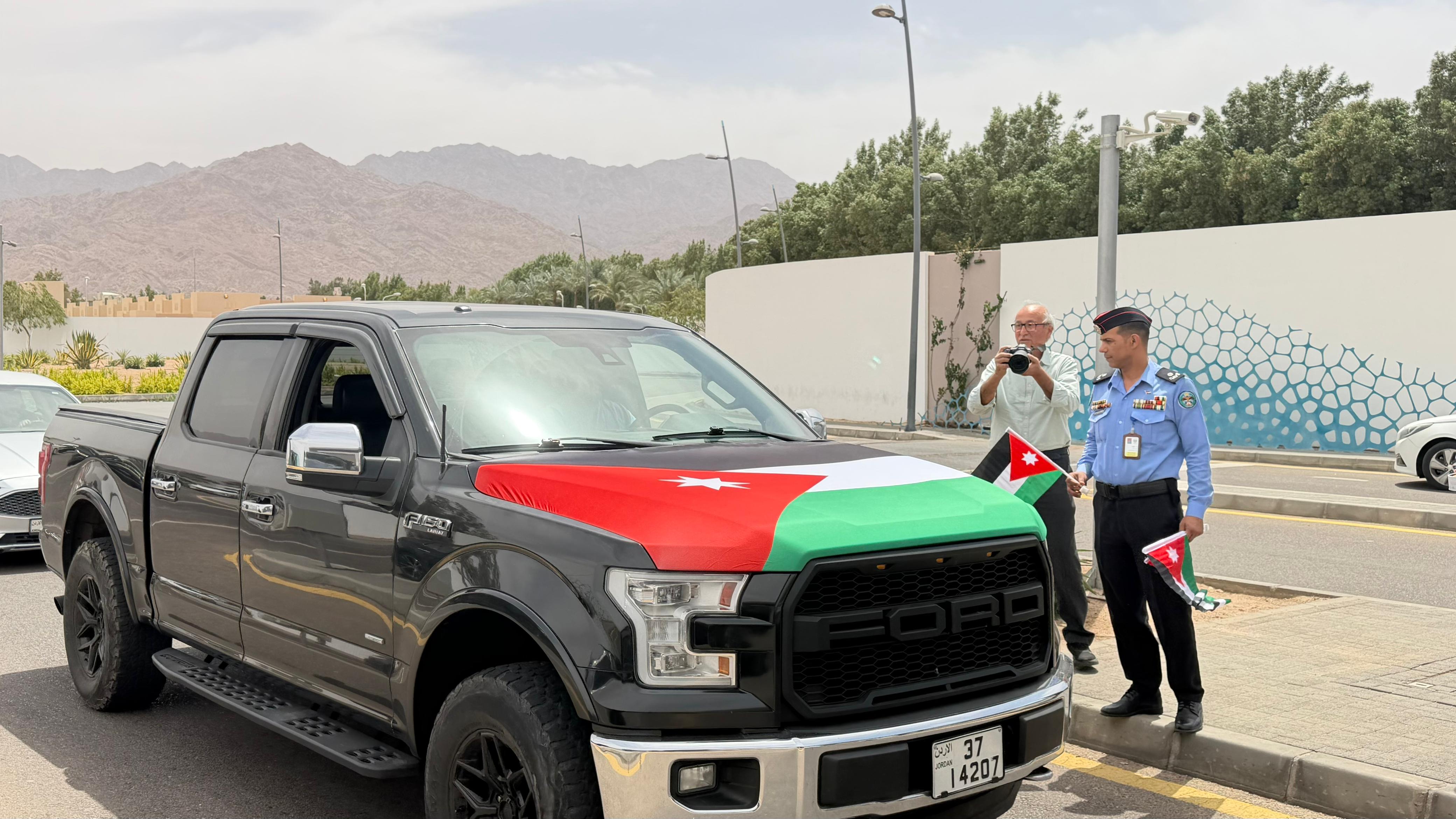 أيلة تشارك أبناء الوطن الاحتفال بيوم العلم الأردني