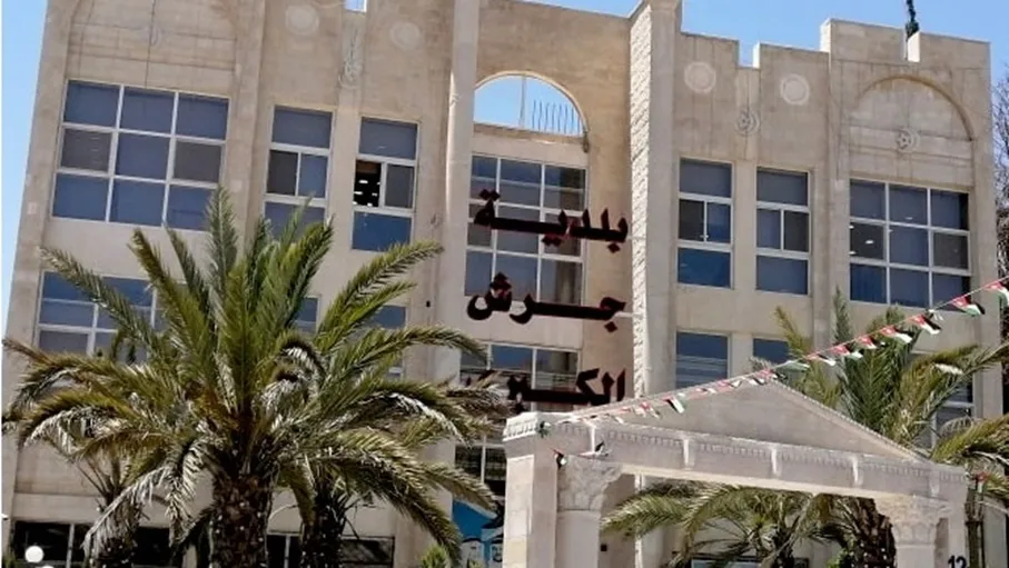 بلدية جرش الكبرى تزيل 4 لوحات إعلانية وتخالف 36 منشأة 