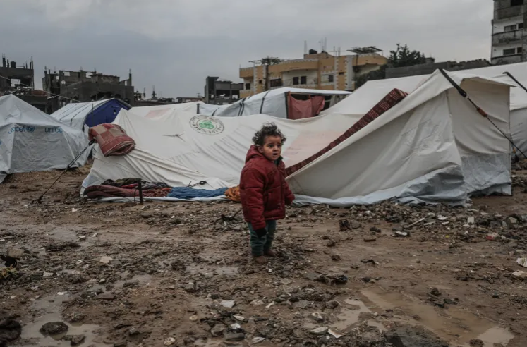 غزة المحاصرة بين قسوة الحرب وبرد الشتاء