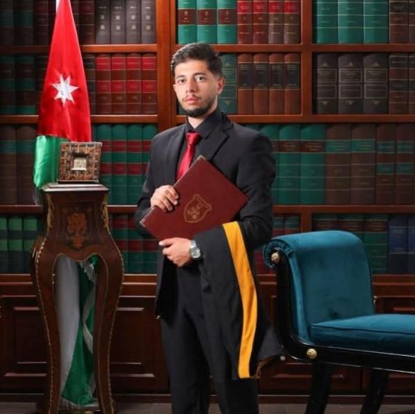 حمزة أبو عميرة  ..  مبارك التخرج