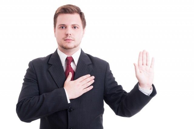 حكم من حلف على ترك شيء ففعله تحت شعوره بالإجبار