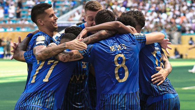 الهلال السعودي يقترب من تمديد عقود الرباعي الأجنبي