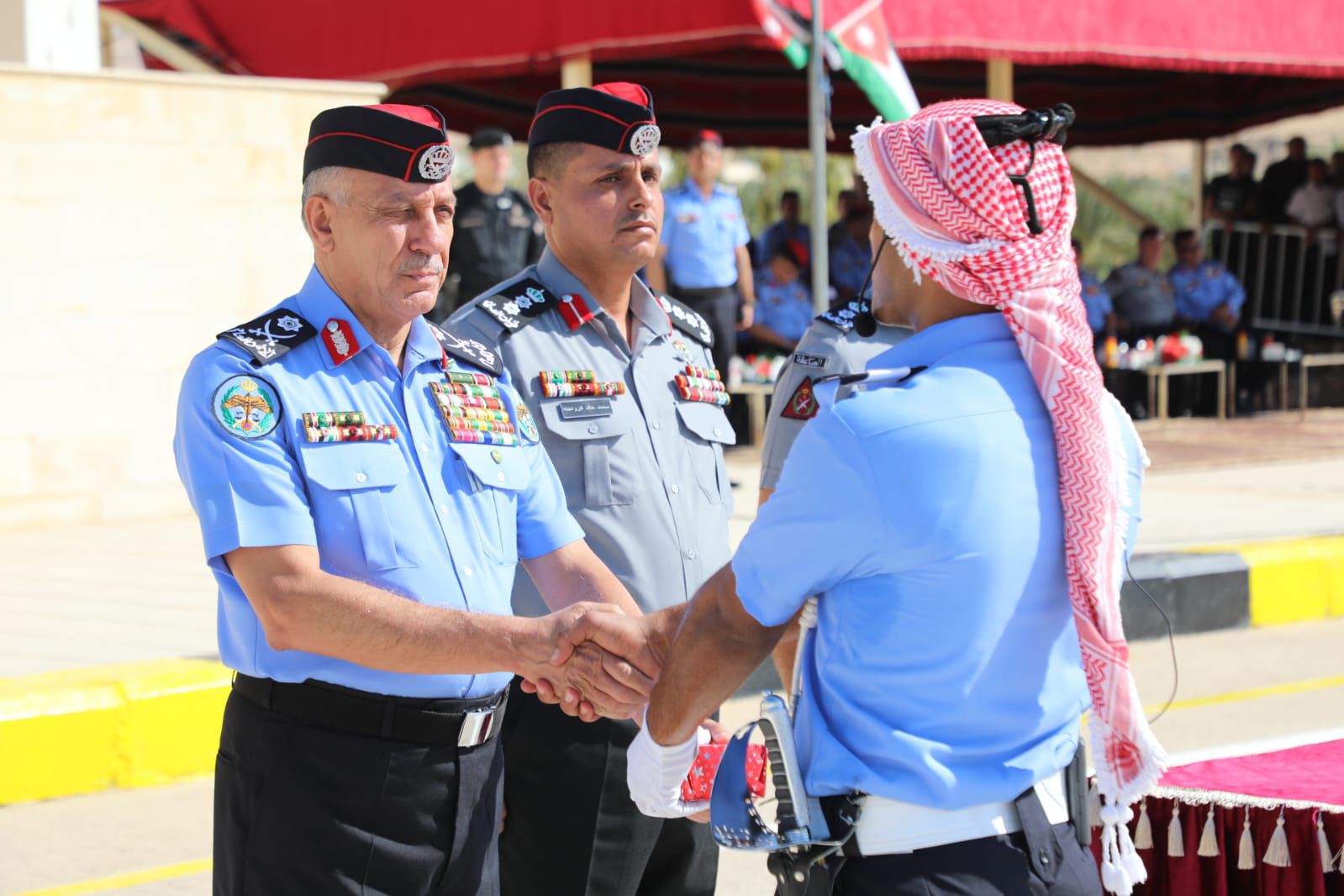 اللواء المعايطة يرعى تخريج كوكبة من مستجدي الأمن العام 