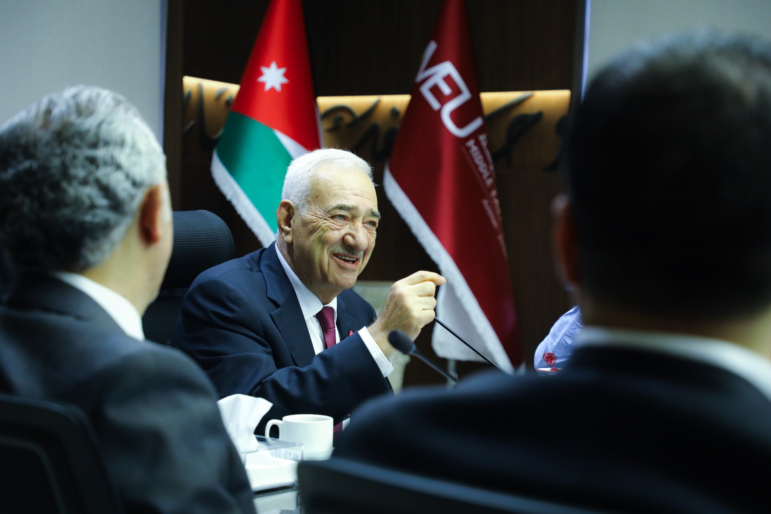 “الشرق الأوسط” تجمع برلمانات الجامعات الأردنية وبيان طلابي يجدد الولاء في يوم العلم