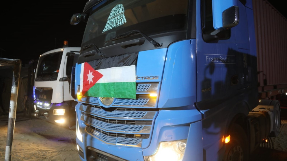 الجيش يسيّر قافلة مساعدات إغاثية للمستشفيين الميدانيين في غزة