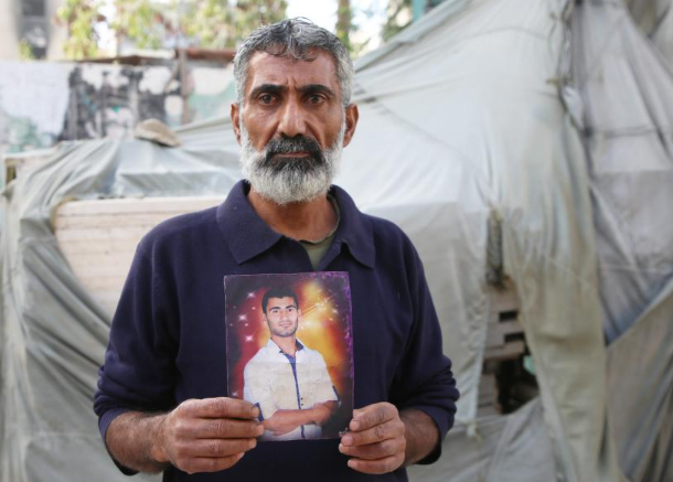 طفلتان تنتظران أبًا لا تعرفانه ..  قصة اختفاء الشاب المصري داخل مجمَّع الشفاء