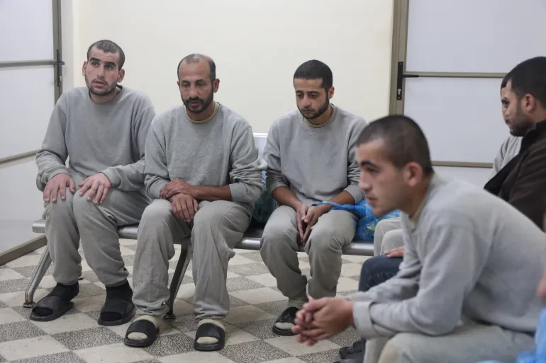 تقرير: 49% من الأسرى الفلسطينيين بلا تهم أو محاكمات