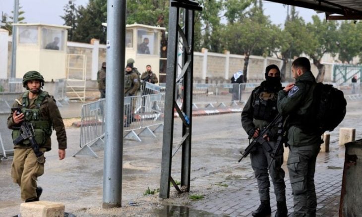 إصابة 5 إسرائيليين بينهم جندي في عمليتي إطلاق نار ودهس منفصلتين في جنين والخليل