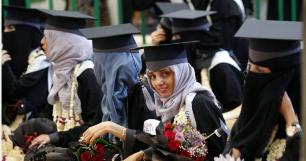 هوس قادة الحوثيين بالشهادات العليا يفاقم انهيار التعليم الجامعي