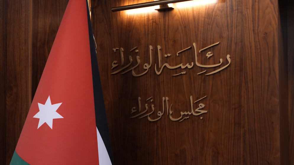موظفون حكوميون إلى التقاعد (أسماء)