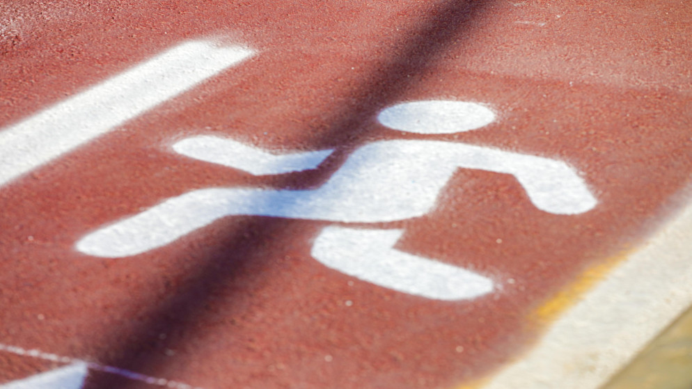 بدء تنفيذ مسارات للمشاة والدراجات على طريق المطار ..  وإغلاق جزئي لـ60 يوما