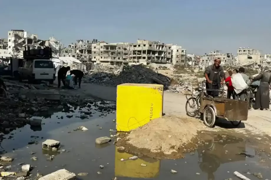 حي الزيتون ..  مئات المواطنين بين النزوح تحت النار وكفاح البقاء