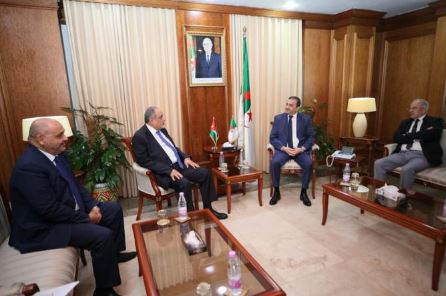 الفناطسة يوقع بروتوكول تعاون مع اتحاد عمال الجزائر لتعزيز التعاون النقابي