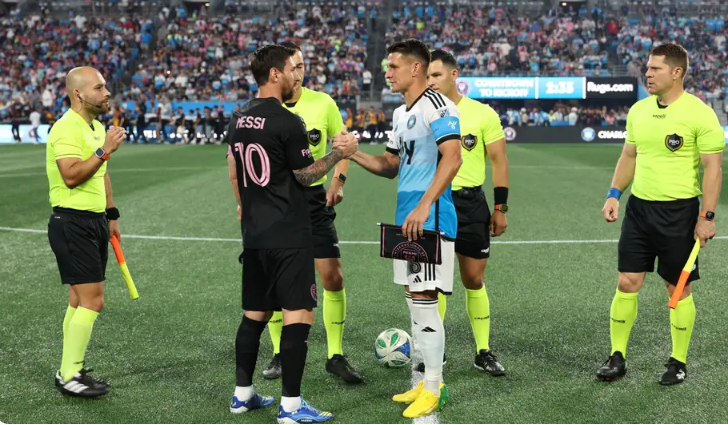 ركلة "بانينكا" تحرج ميسي ..  ومولر يتألق بهاتريك في الدوري الأمريكي