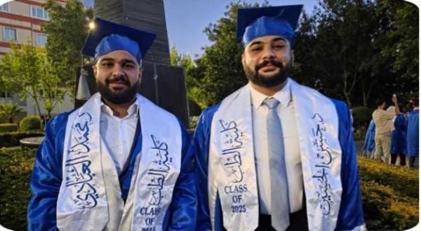 الدكتور حسن والدكتور محمد  ..  مبارك التخرج