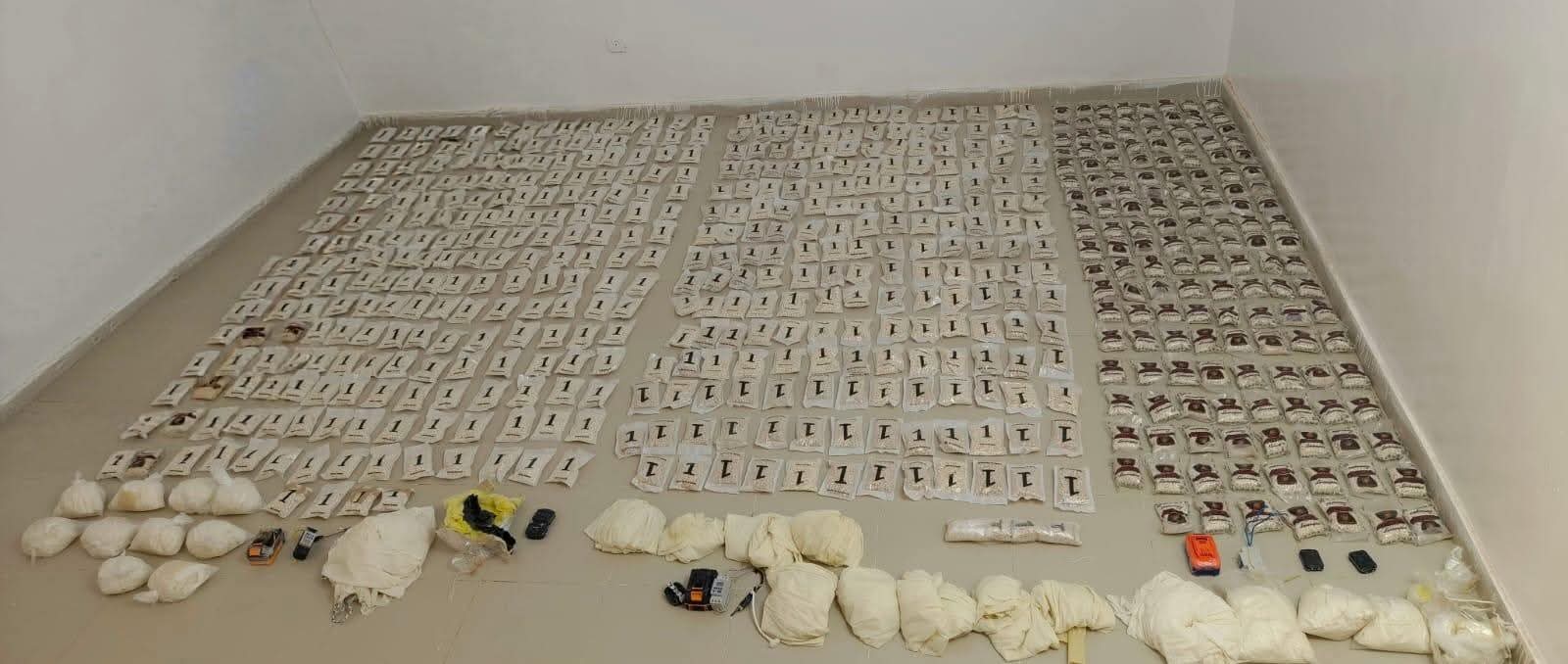 الجيش يحبط 10 محاولات تهريب مواد مخدرة في عملية نوعية بواسطة بالونات وطائرة مسيرة 