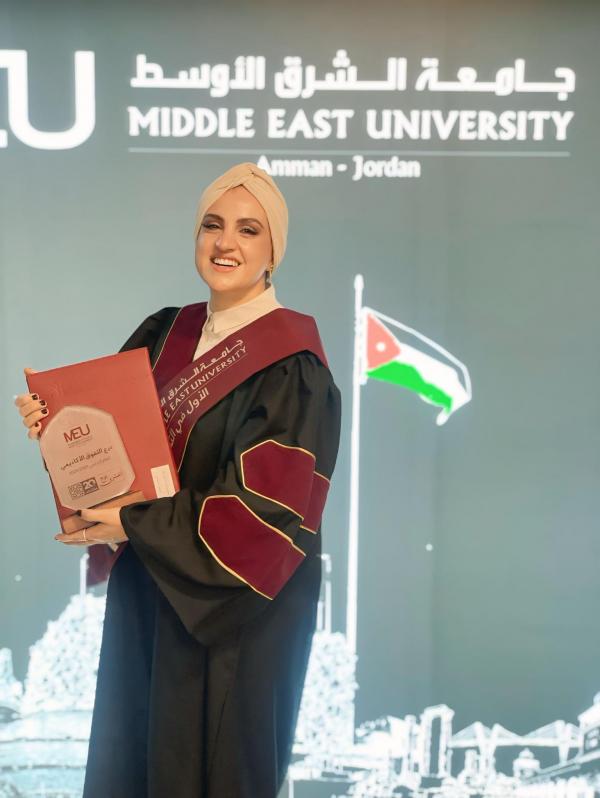 الأستاذة صفاء الرمحي  ..  مبارك التخرج