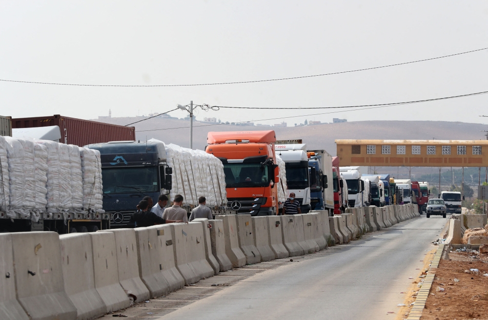 "المعاملة بالمثل أو الإغلاق" ..  سائقو الشاحنات يضعون مطالبهم على طاولة الحكومة.
