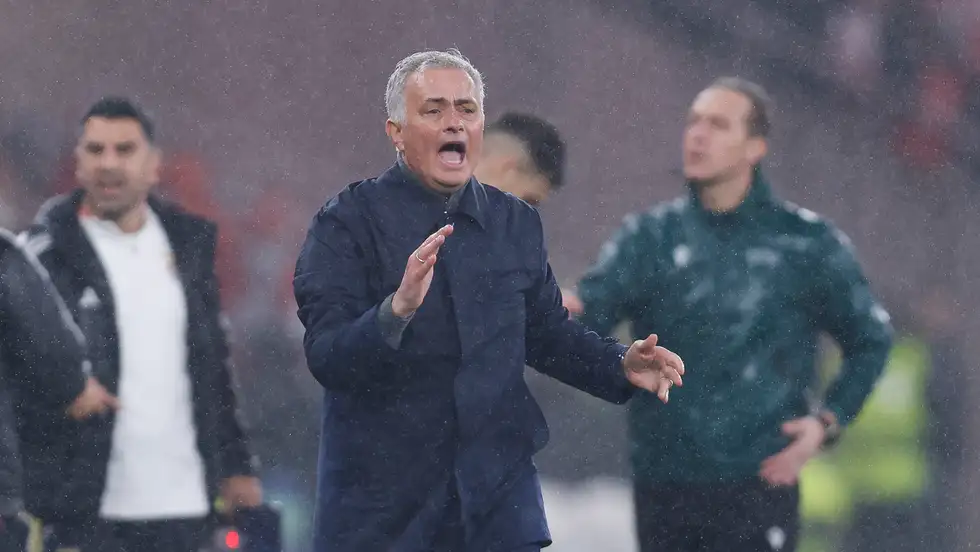 مورينيو: تصرف كورتوا يستحق جائزة  ..  والريال ليس مجرد تاريخ