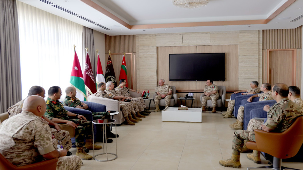 اللواء الركن الحنيطي يستقبل رئيس الأركان العامة للقوات المسلحة العربية الليبية