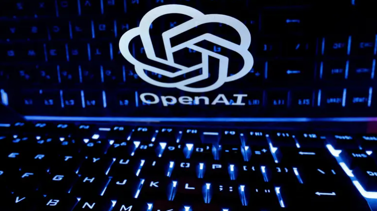 "OpenAI" تعمل على تطوير جهاز ذكي بدون شاشة