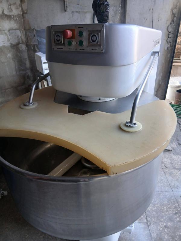 وفاة سيدة سقطت داخل عجانة طحين في معمل حلويات