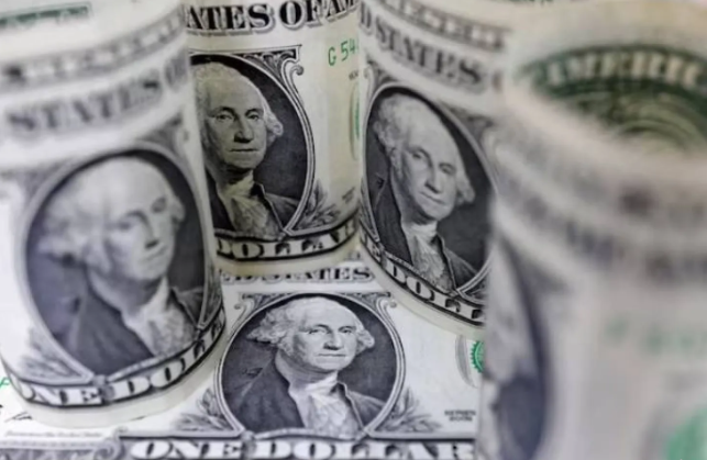 الدولار يرتفع من أدنى مستوياته في شهرين