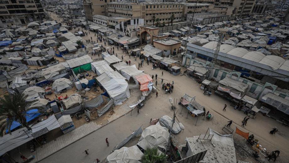 حكومة غزة: الاحتلال يفاقم أزمة النازحين في غزَّة بمنع إدخال الخيام  